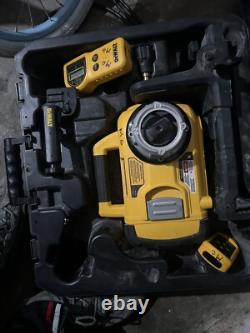 Dewalt 1,500 measuring range 1/8 at 100' accuracy, self leveling rotary laser