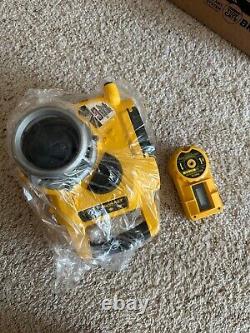 New DeWalt Rotary Laser Leveler DW077 with Remote and Batter NEVER USED