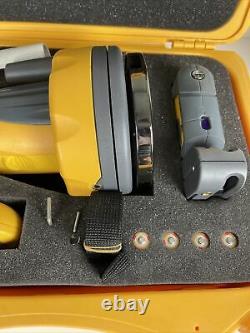 RoboToolz Robo Laser RB01001 Self Leveling WithRemote And Hard Case Antenna Broken
