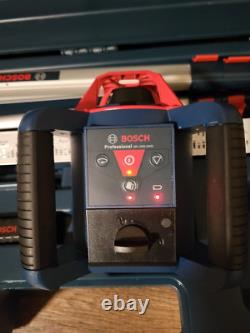 Bosch GRL1000-20HV Rouge Niveau laser rotatif extérieur autonivelant de 1000 pieds avec trépied et tige