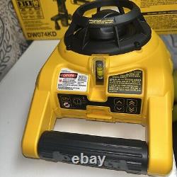 DEWALT DW074KD Kit de laser rotatif auto-nivelant intérieur/extérieur de 30 m