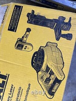 DEWALT DW074KD Kit laser rotatif intérieur/extérieur autonivelant de 100 pieds